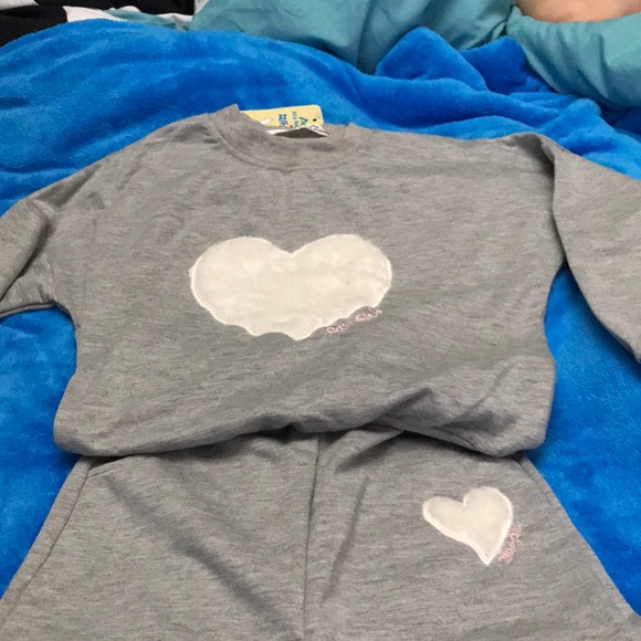 Girls Sweatsuit - Picture 1 of 4